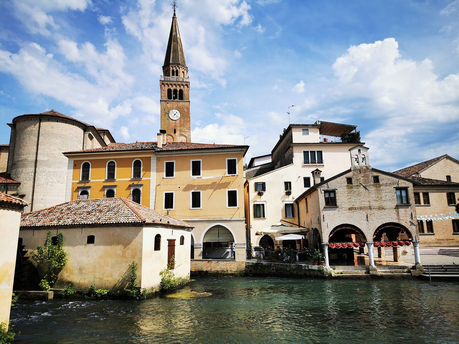 Portogruaro: i mulini sul fiume e il campanile del Duomo